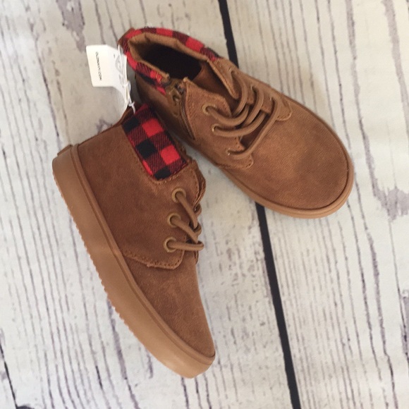 Old Navy Chukka boots and cap - Picture 2 of 11